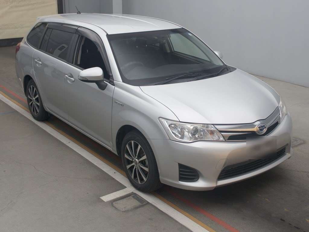 2013 Toyota Corolla Fielder NKE165G[2]