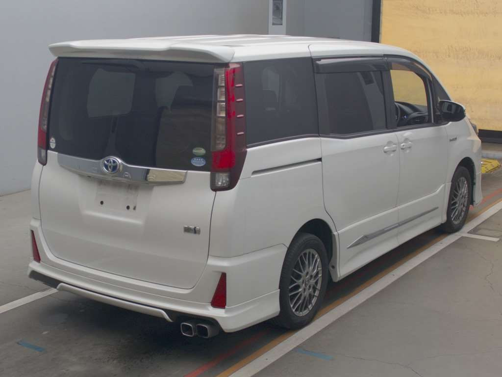 2016 Toyota Noah ZWR80W[1]