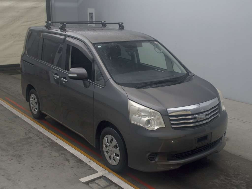 2011 Toyota Noah ZRR70G[2]