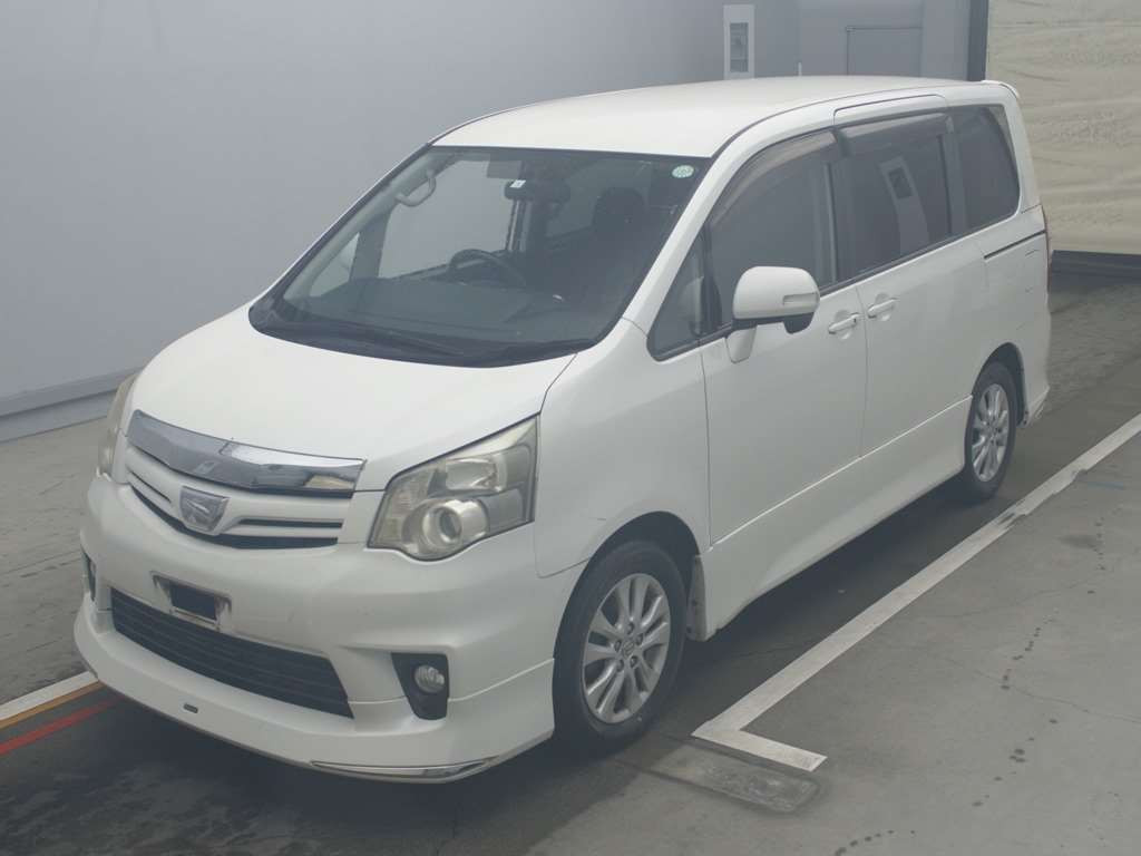 2010 Toyota Noah ZRR70W[0]