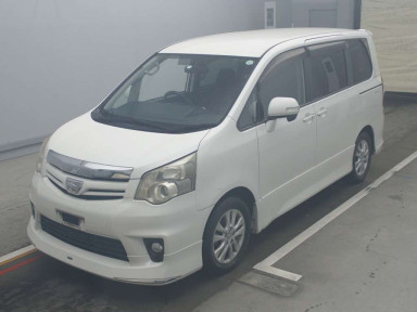 2010 Toyota Noah