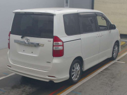 2010 Toyota Noah