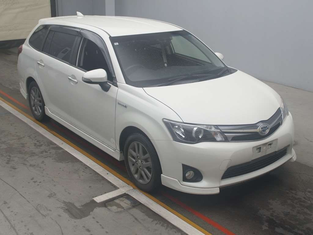 2015 Toyota Corolla Fielder NKE165G[2]