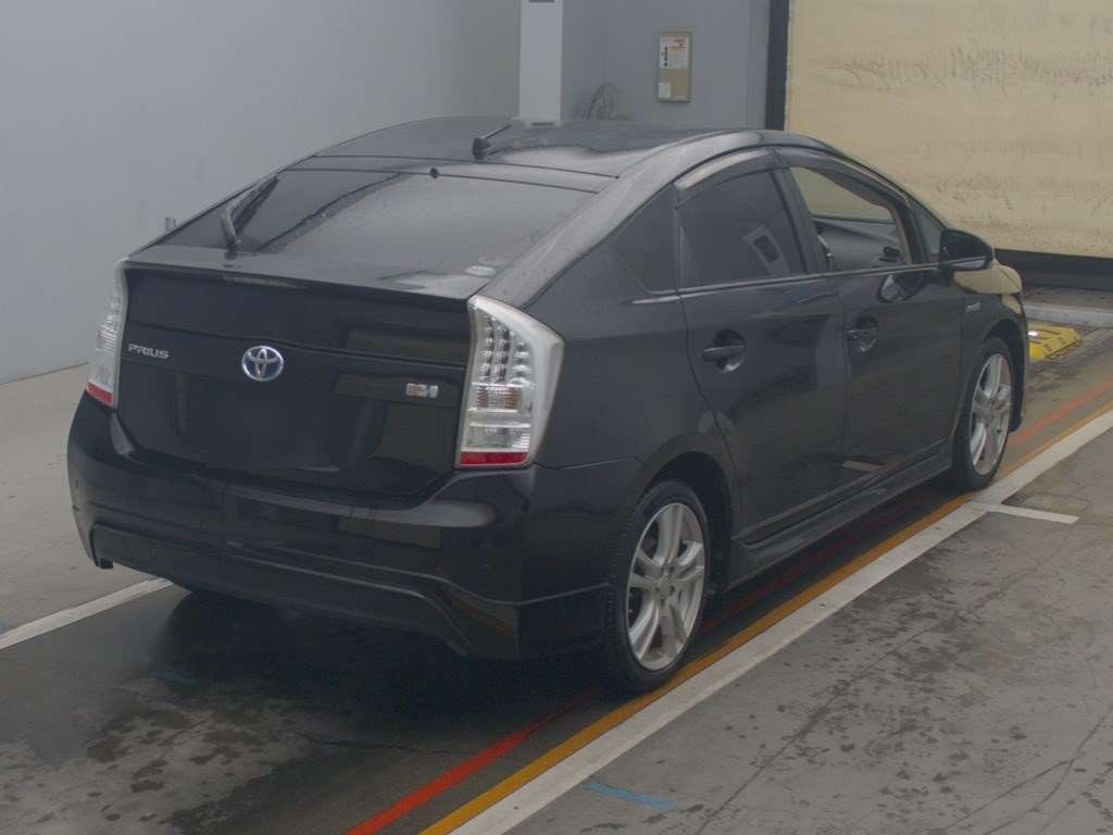 2010 Toyota Prius ZVW30[1]