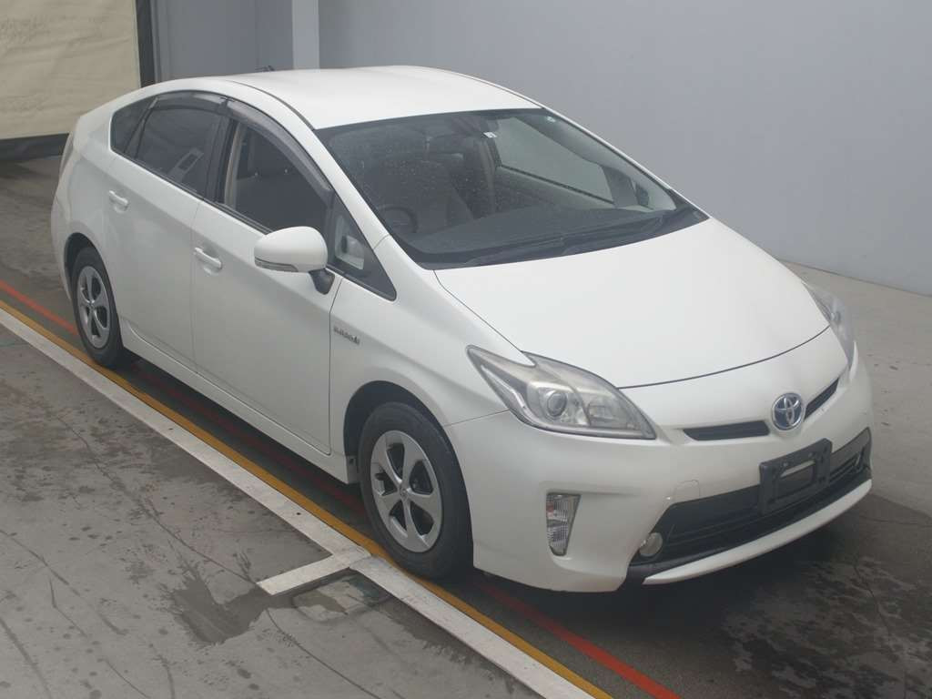 2012 Toyota Prius ZVW30[2]