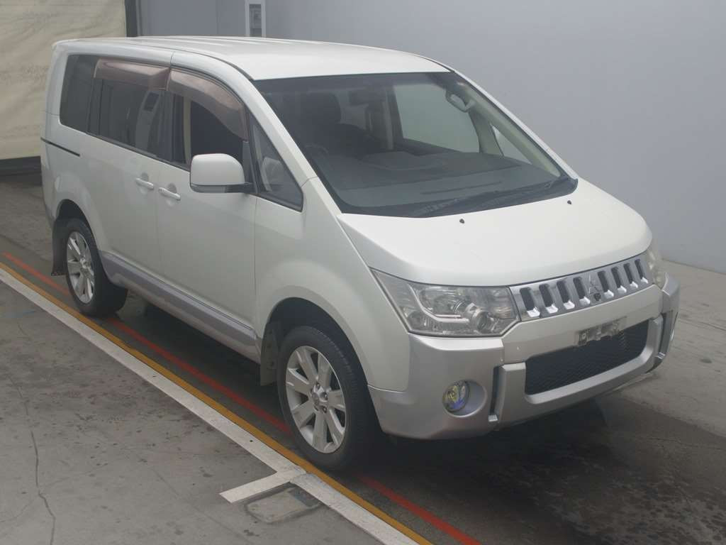 2009 Mitsubishi Delica D5 CV5W[2]