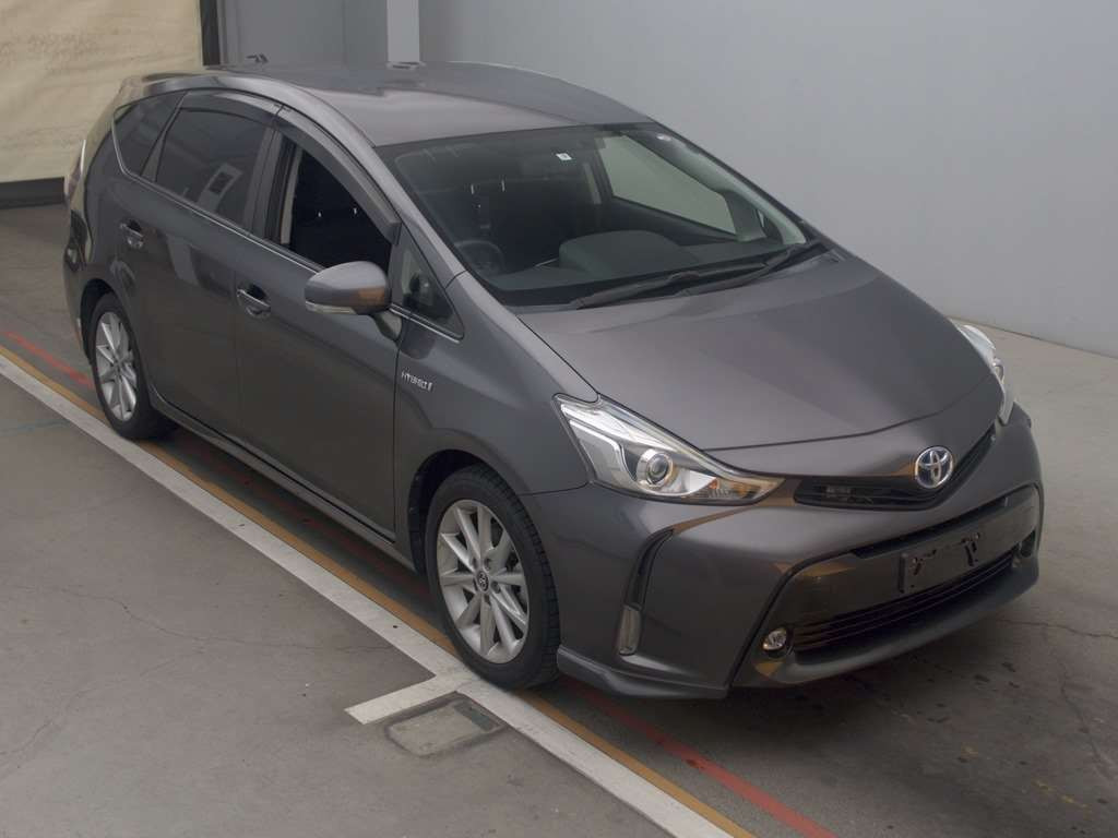 2017 Toyota Prius alpha ZVW41W[2]