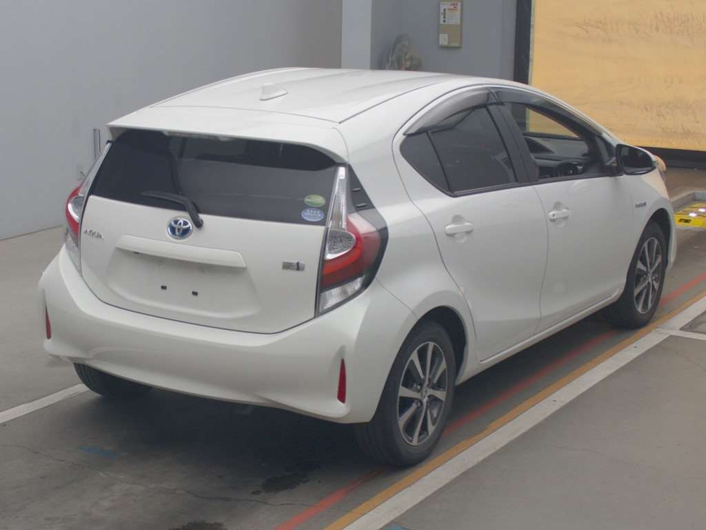 2017 Toyota Aqua NHP10[1]