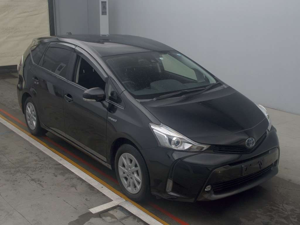 2019 Toyota Prius alpha ZVW41W[2]