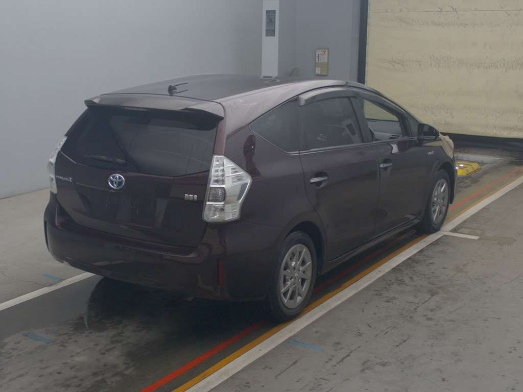 2014 Toyota Prius alpha ZVW41W[1]