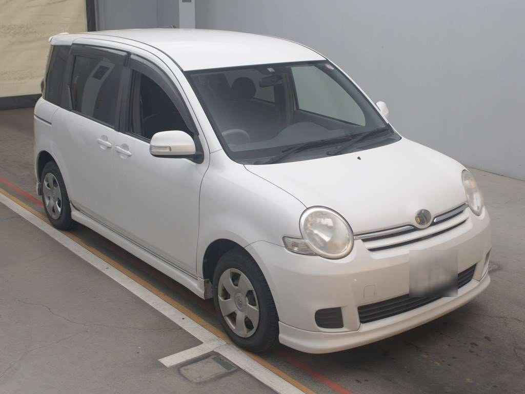 2010 Toyota Sienta NCP81G[2]