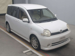 2004 Toyota Sienta