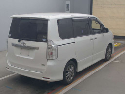 2010 Toyota Voxy