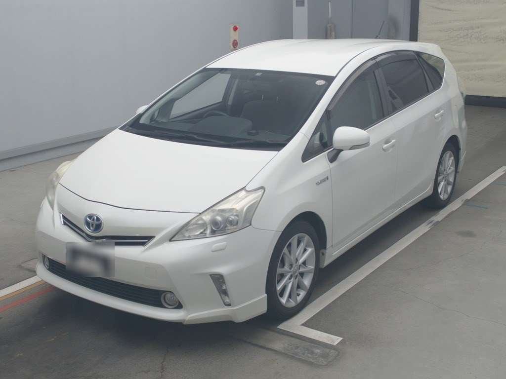 2011 Toyota Prius alpha ZVW41W[0]