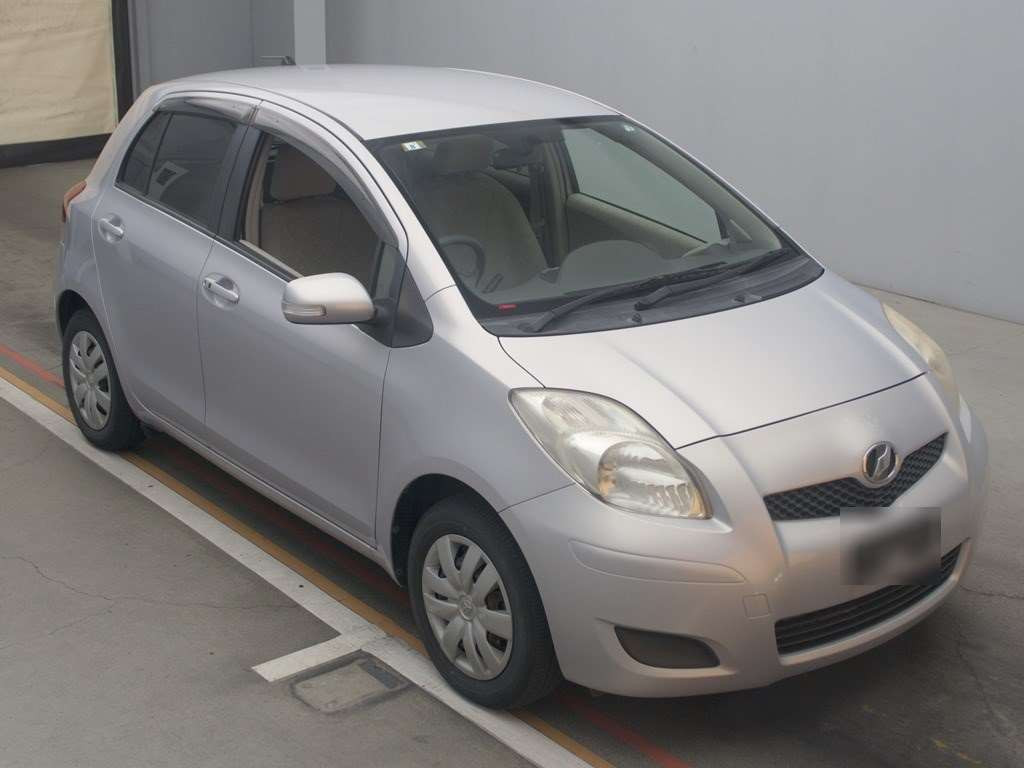 2009 Toyota Vitz SCP90[2]