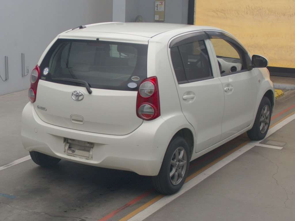 2011 Toyota Passo KGC30[1]