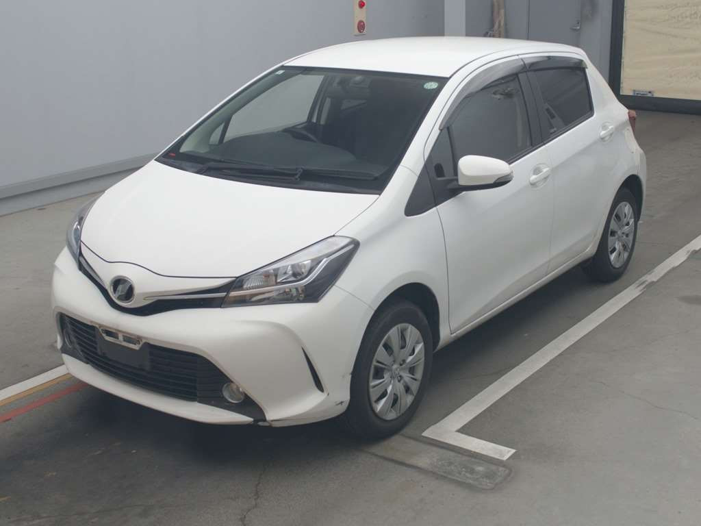 2015 Toyota Vitz NSP135[0]