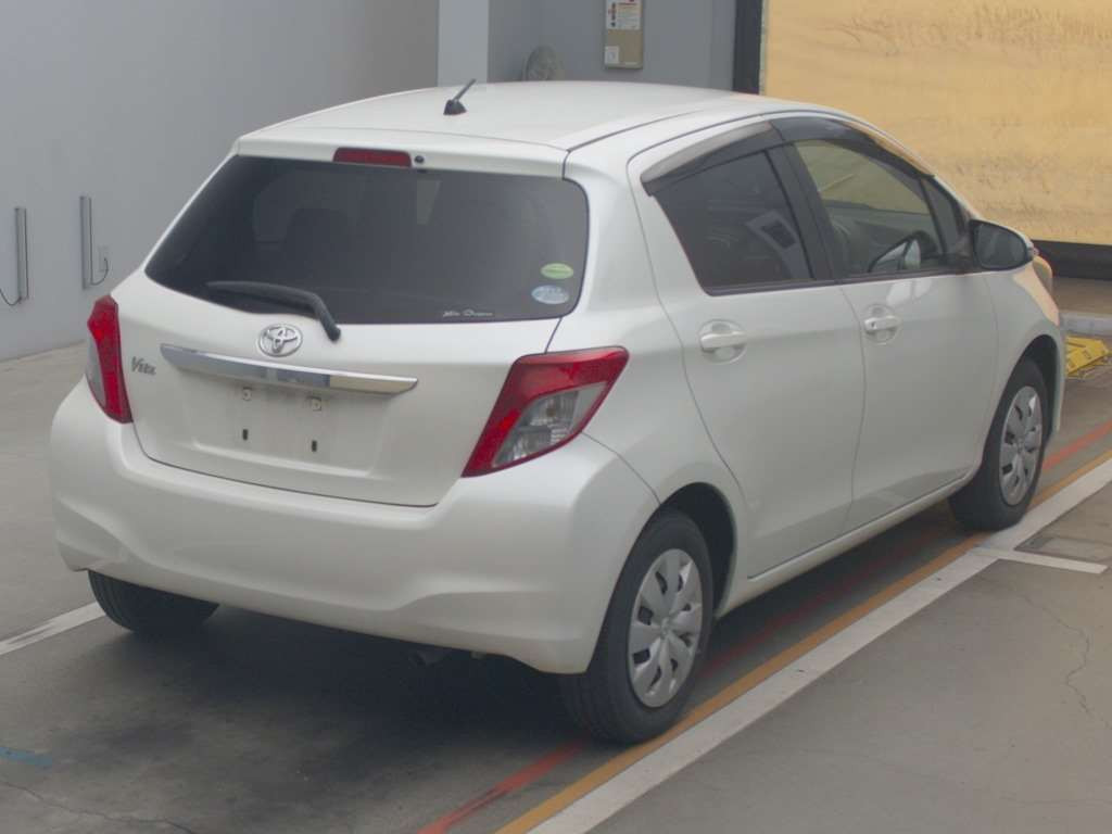 2013 Toyota Vitz NSP130[1]