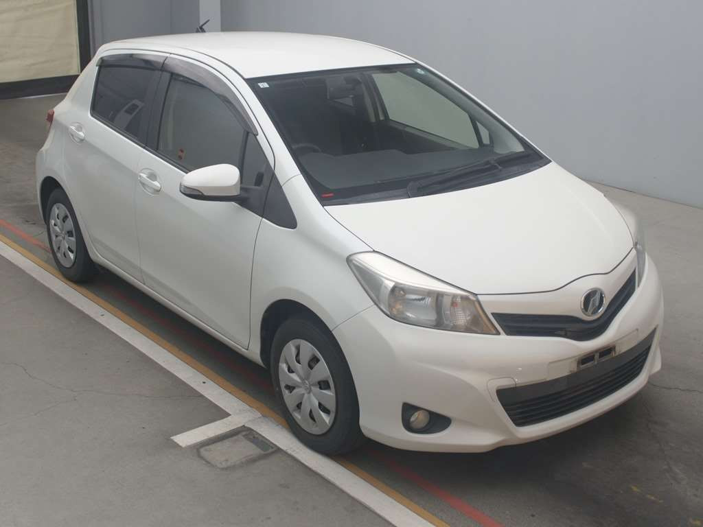 2013 Toyota Vitz NSP130[2]