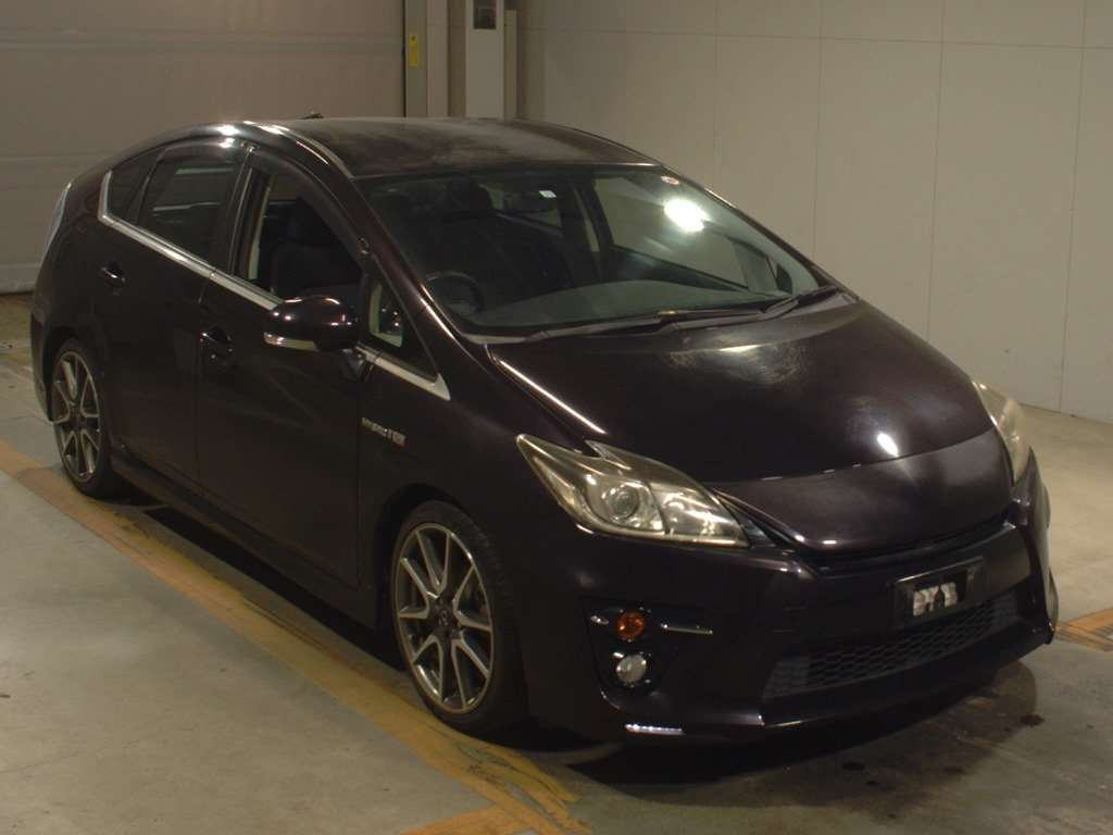 2013 Toyota Prius ZVW30[2]