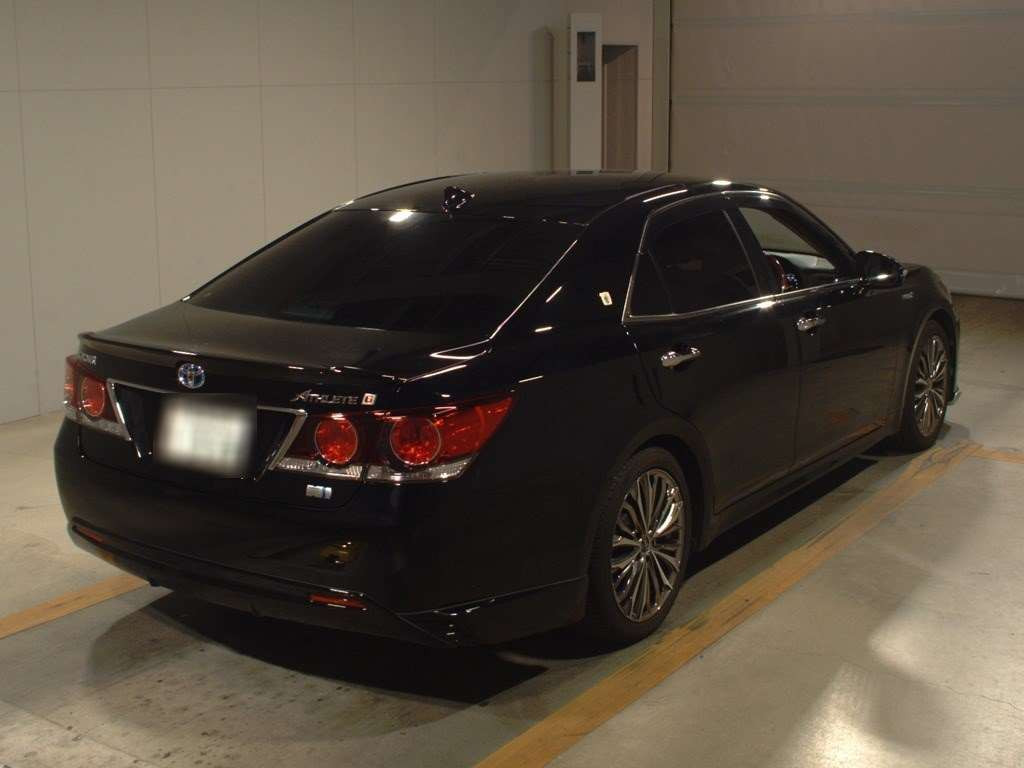 2016 Toyota Crown Hybrid AWS210[1]