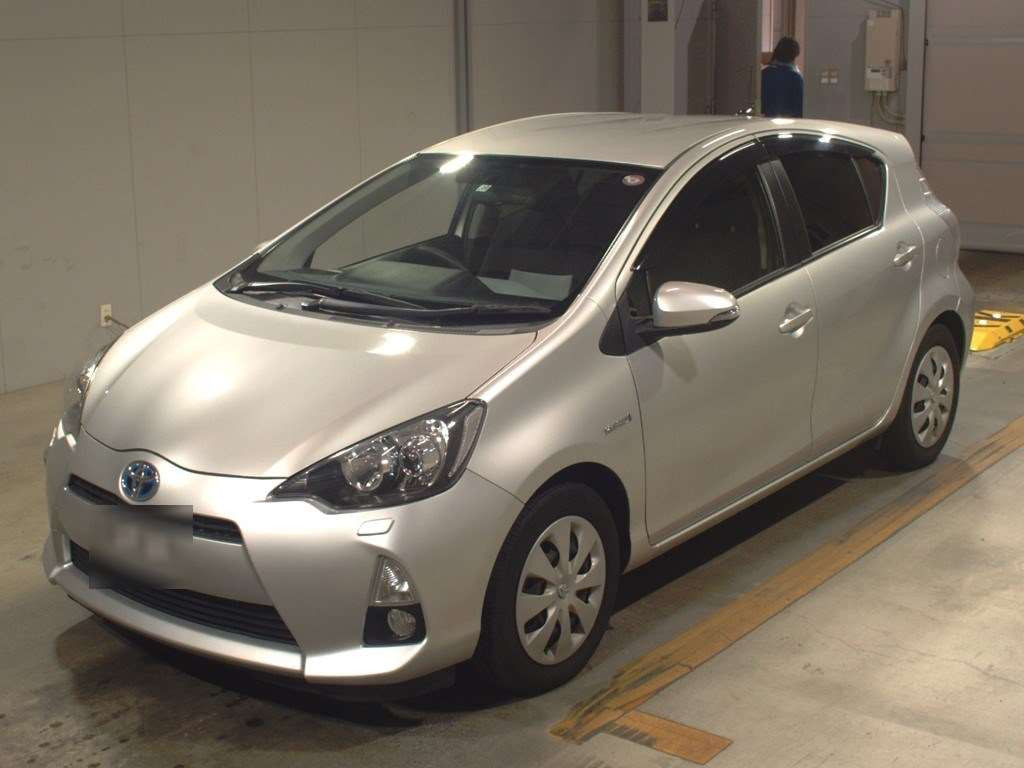 2013 Toyota Aqua NHP10[0]