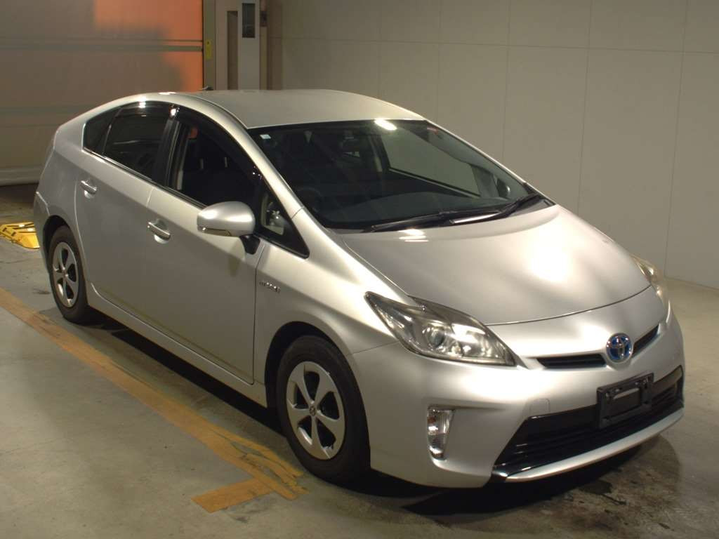 2012 Toyota Prius ZVW30[2]