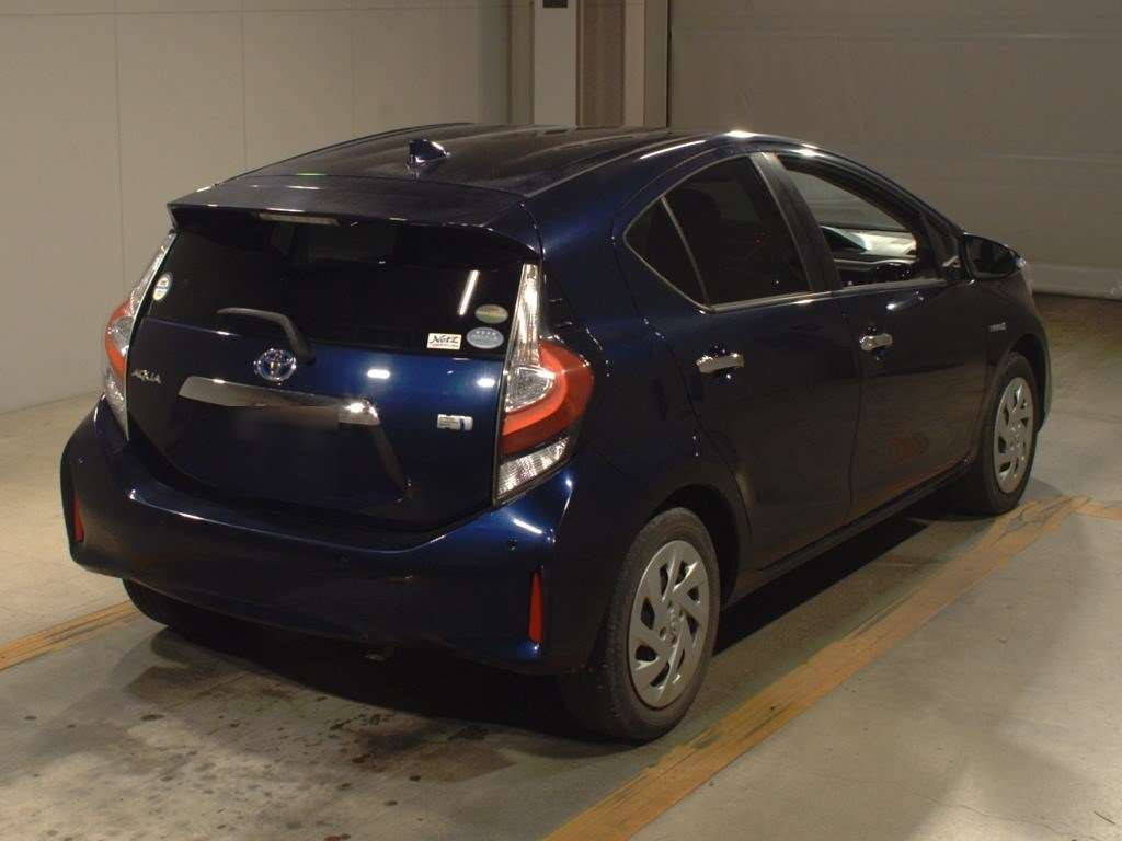 2019 Toyota Aqua NHP10[1]