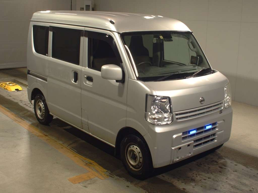 2018 Nissan NV100 Clipper DR17V[2]