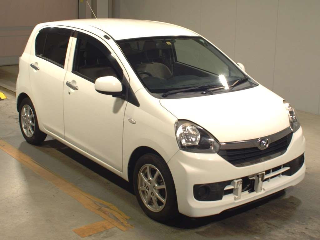 2016 Daihatsu Mira es LA300S[2]