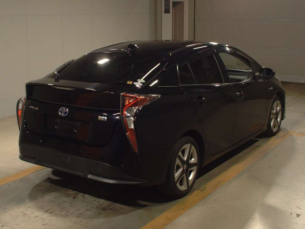 2016 Toyota Prius ZVW51[1]