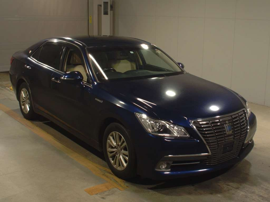 2013 Toyota Crown Hybrid AWS210[2]