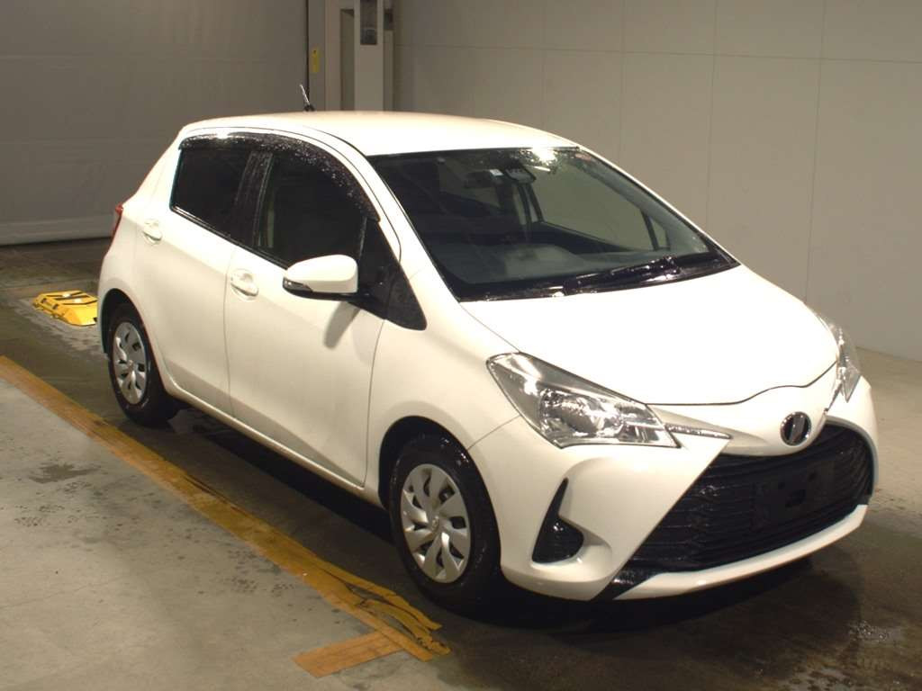 2017 Toyota Vitz NSP130[2]