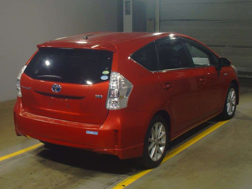 2012 Toyota Prius alpha ZVW41W[1]