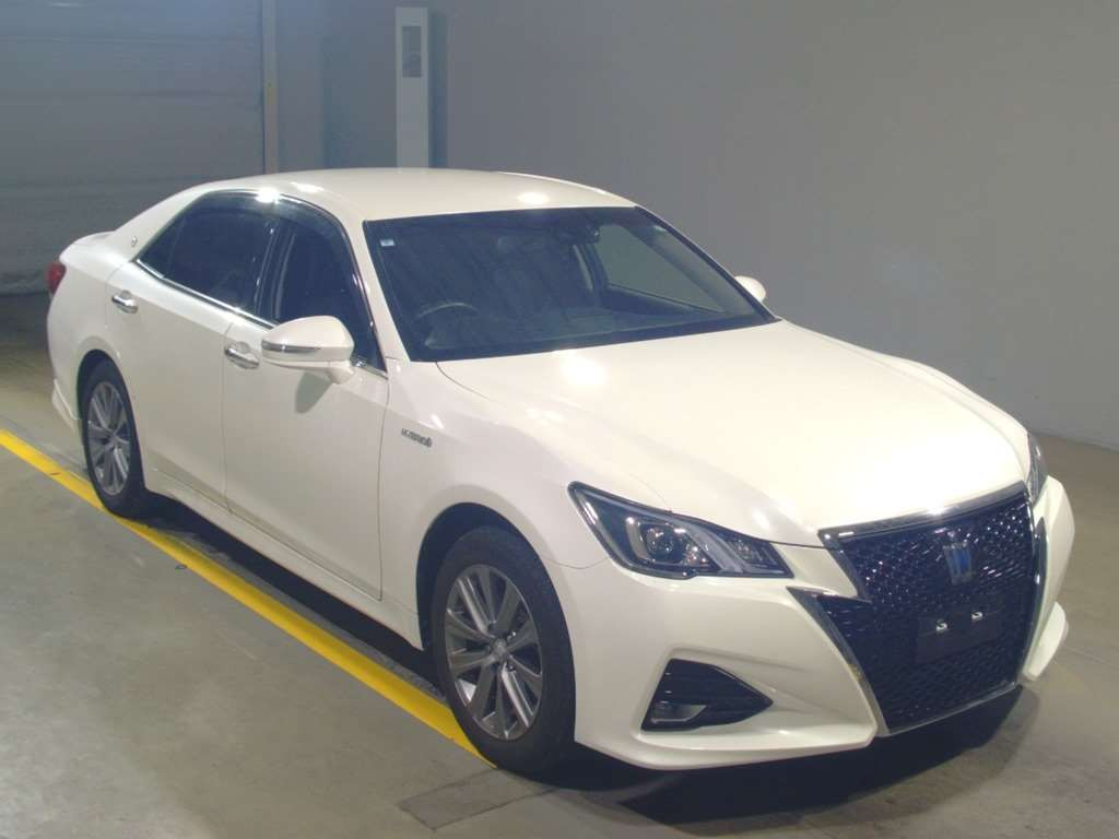 2017 Toyota Crown Hybrid AWS211[2]