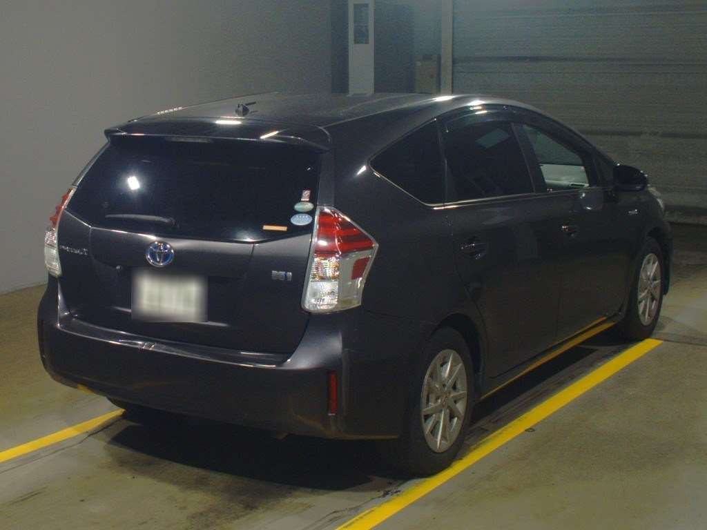 2017 Toyota Prius alpha ZVW40W[1]