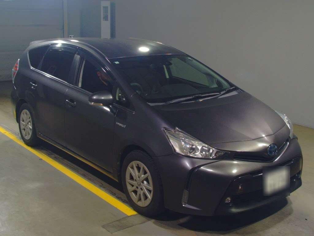 2017 Toyota Prius alpha ZVW40W[2]