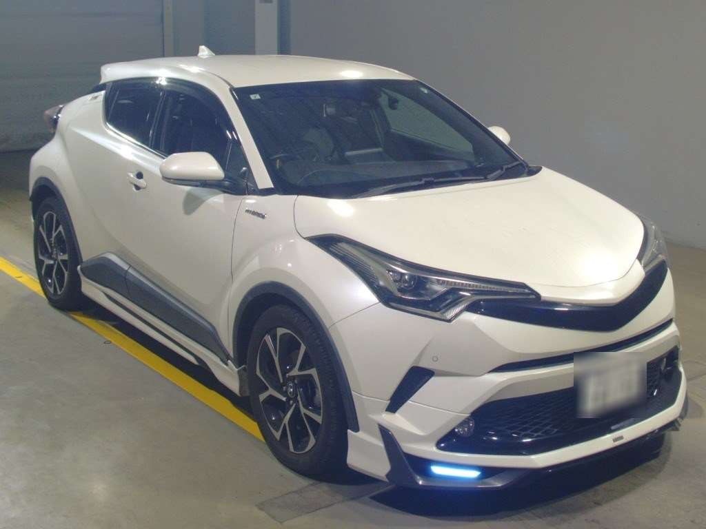 2017 Toyota C-HR ZYX10[2]