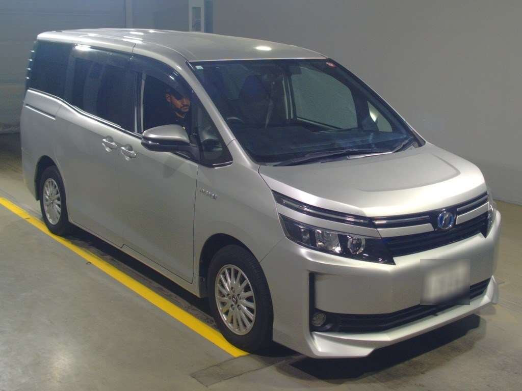 2014 Toyota Voxy ZWR80G[2]