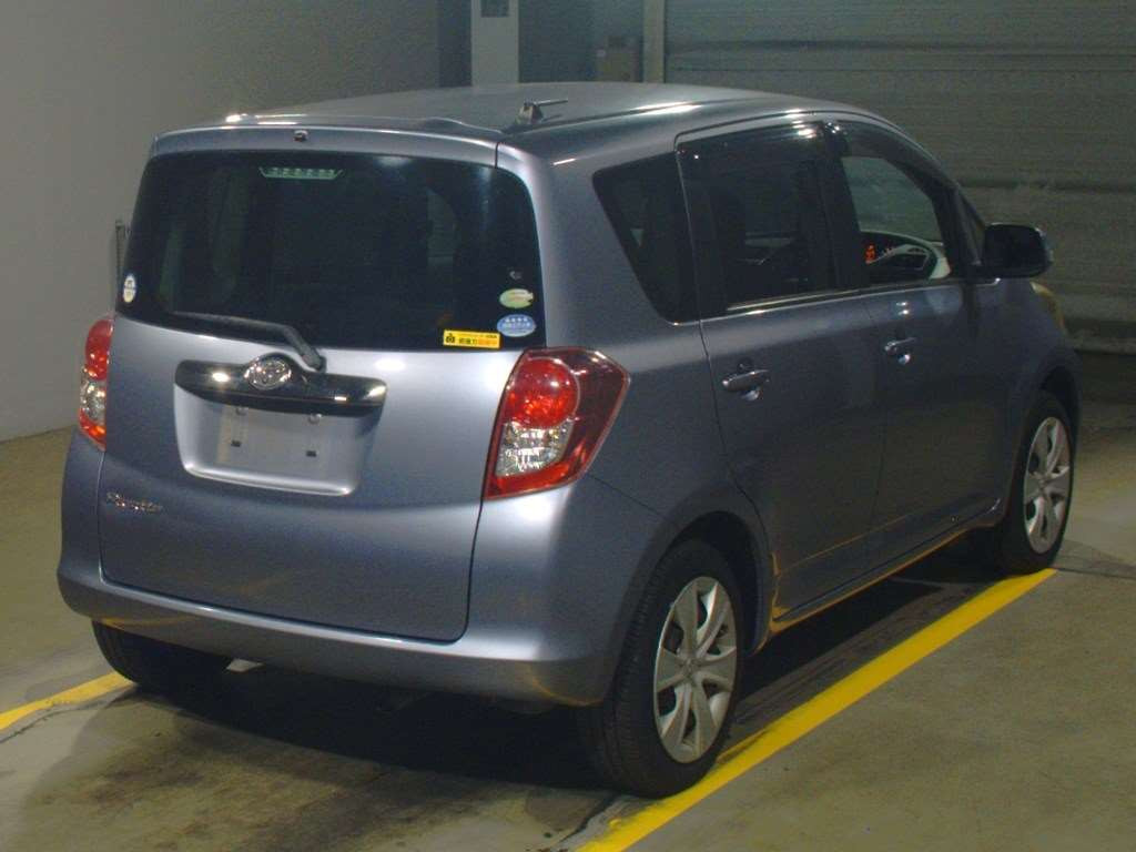 2010 Toyota Ractis SCP100[1]