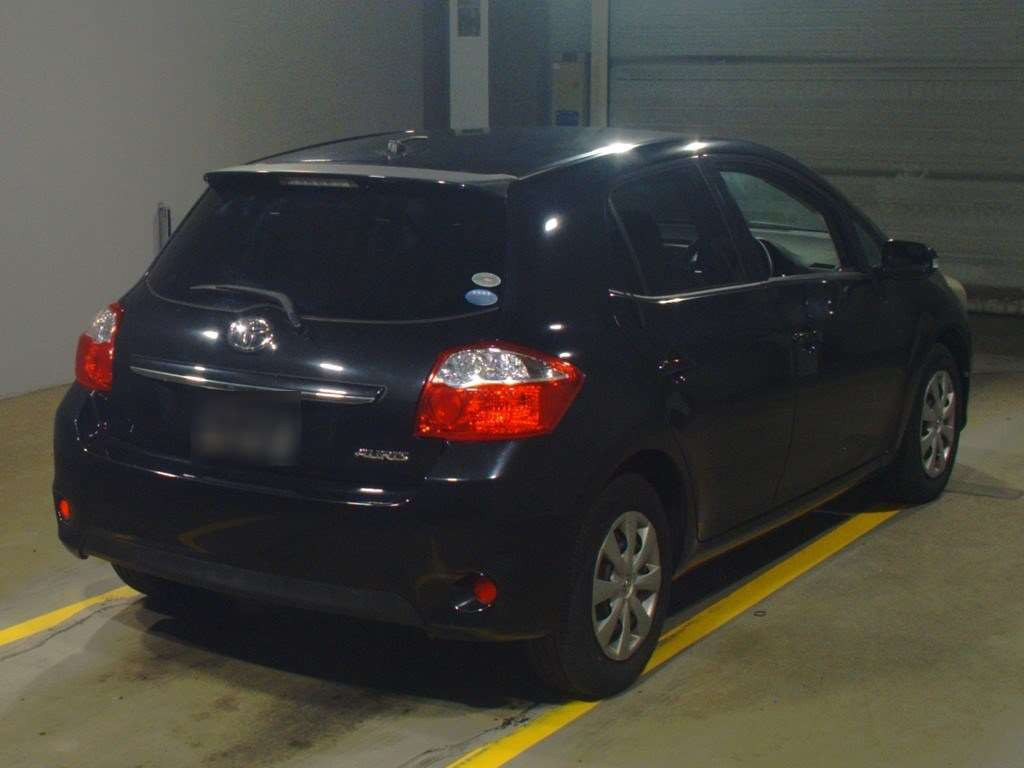 2010 Toyota Auris NZE151H[1]