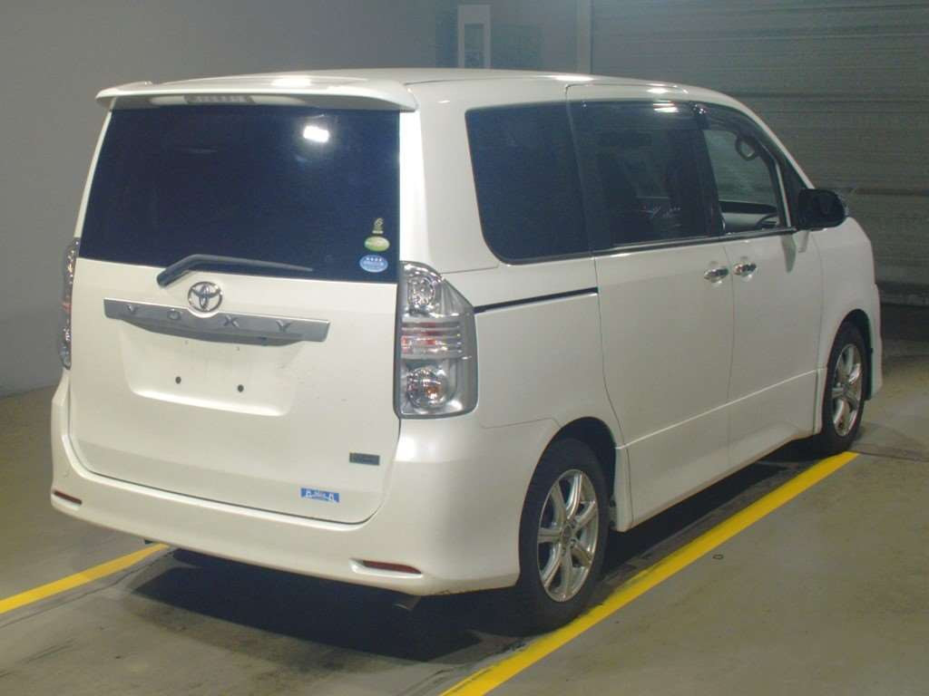 2010 Toyota Voxy ZRR70W[1]