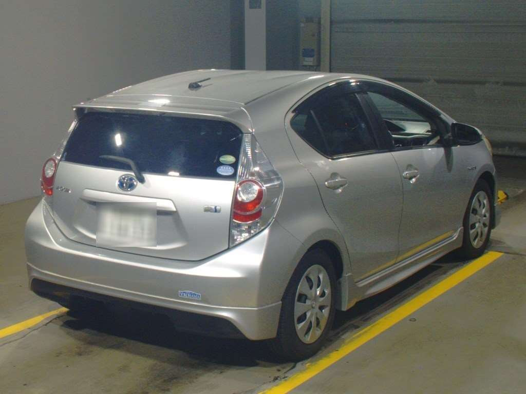 2012 Toyota Aqua NHP10[1]