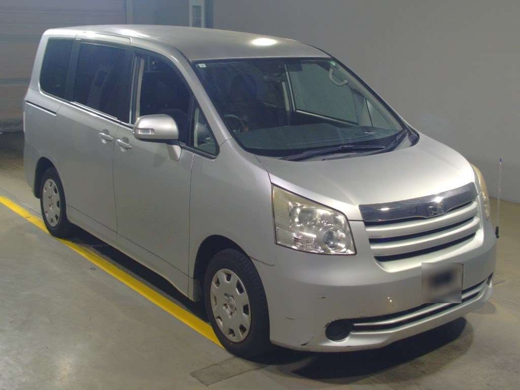 2007 Toyota Noah ZRR70G[2]