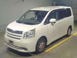 2007 Toyota Noah