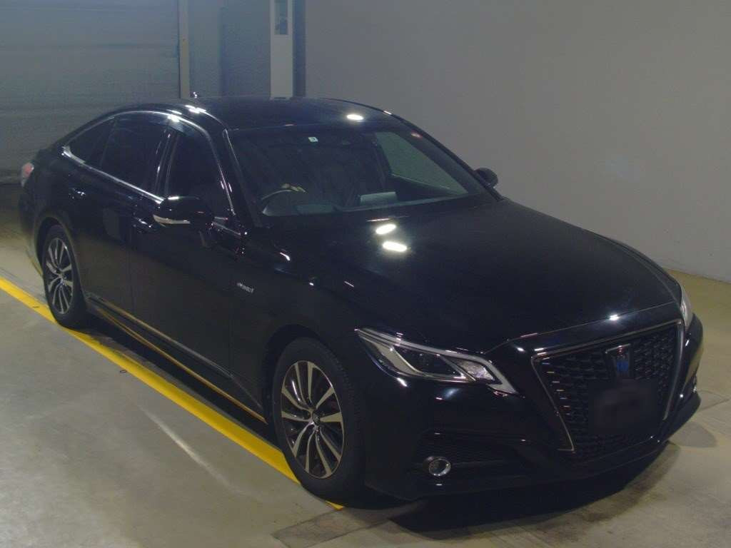 2019 Toyota Crown Hybrid AZSH20[2]