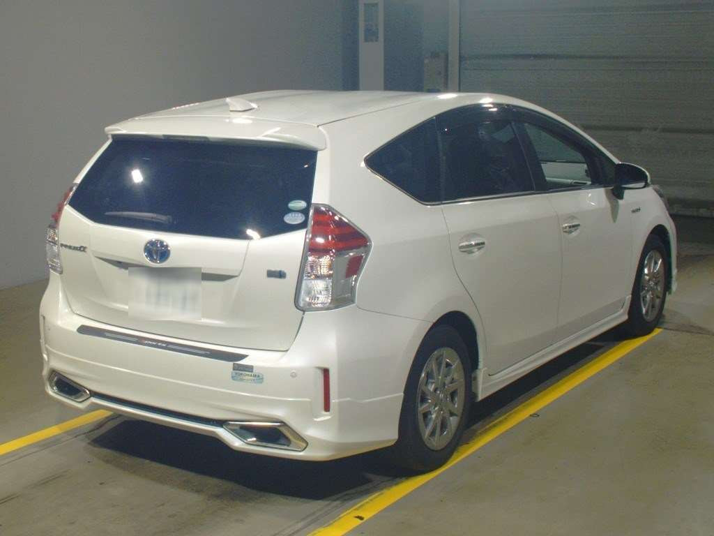 2019 Toyota Prius alpha ZVW41W[1]