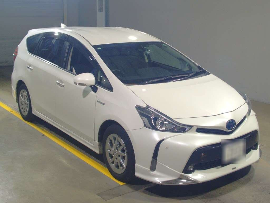 2019 Toyota Prius alpha ZVW41W[2]