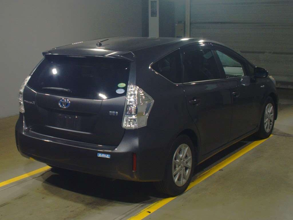 2012 Toyota Prius alpha ZVW40W[1]