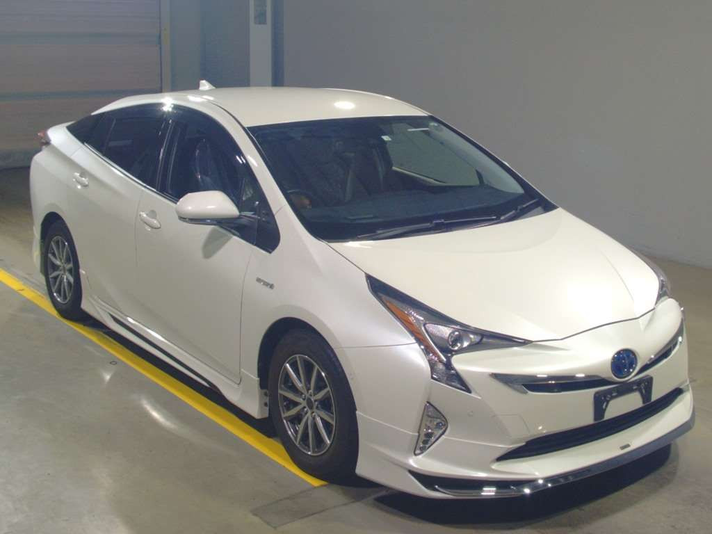 2016 Toyota Prius ZVW50[2]